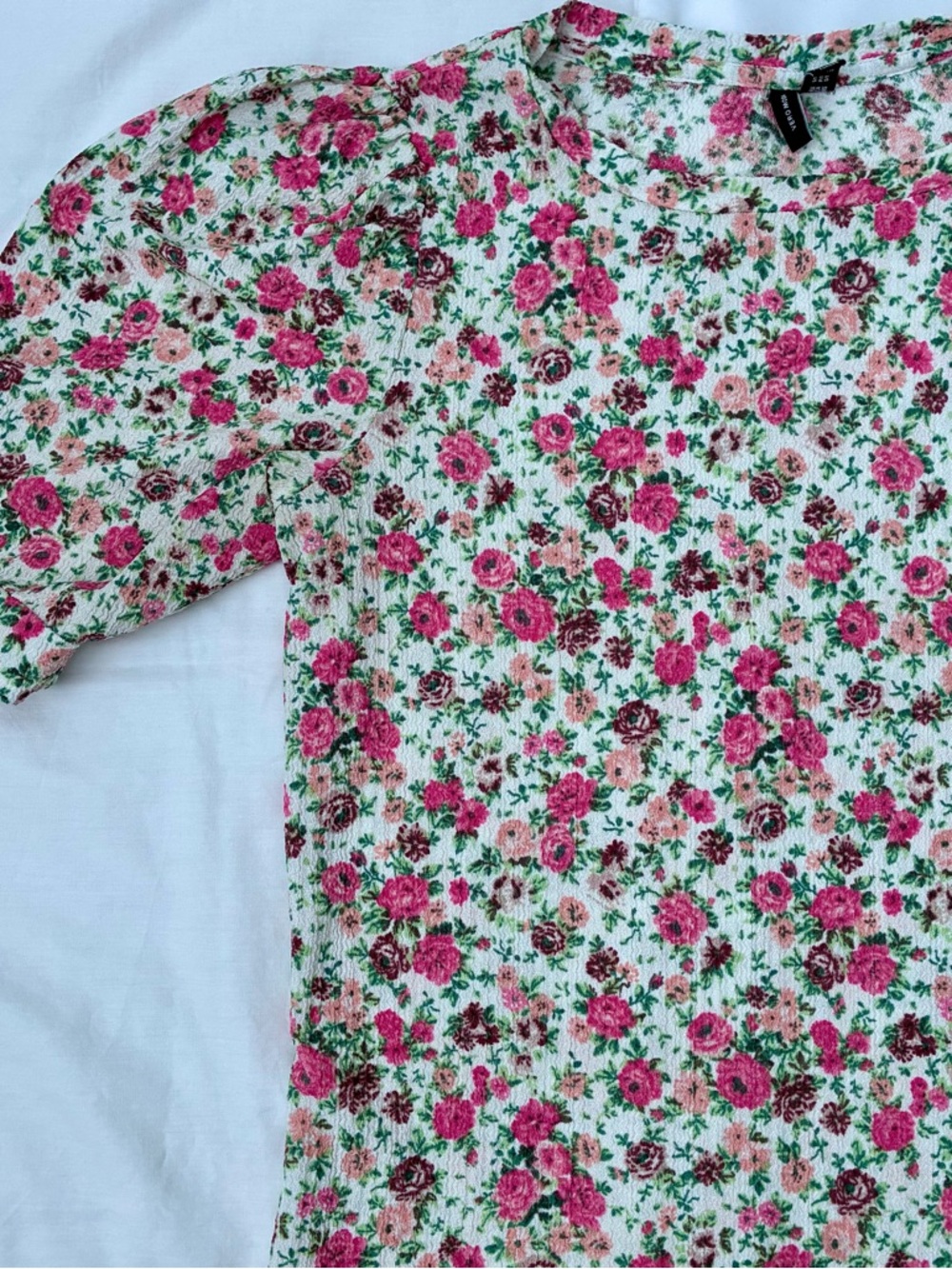 Vero Moda Floral Puff Sleeve Top in White and Pink size S